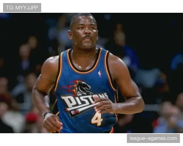 乔·杜马斯突破制造单打机会提升球队关键得分效率