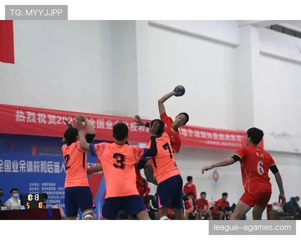 近距离手球判罚为何尺度更严格，裁判如何精准把握规则边界？